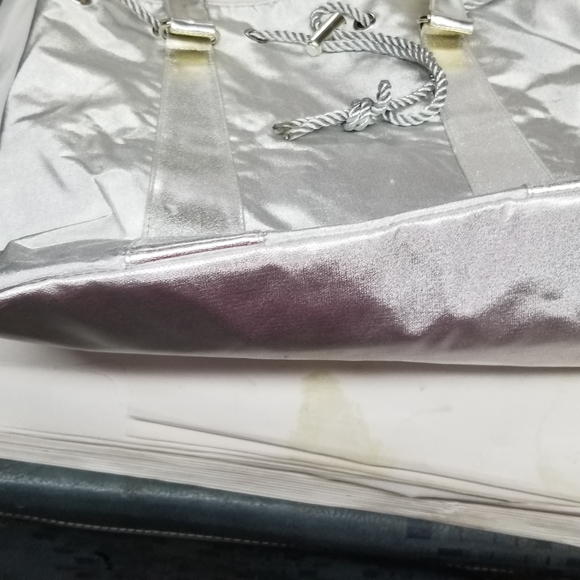 Sliver/Gold Medium Shoulder Bag - Picture 2 of 5